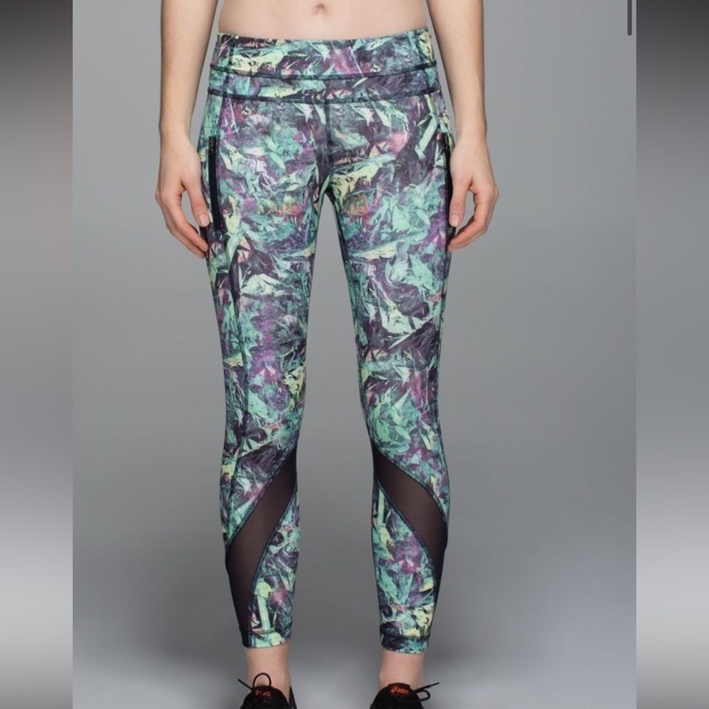 Lululemon Inspire Tight II *Full-On Luxtreme (Mesh)
Leggings size 8
